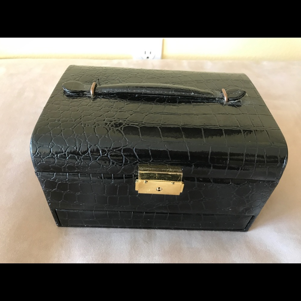 Leather jewelry box/ organizer